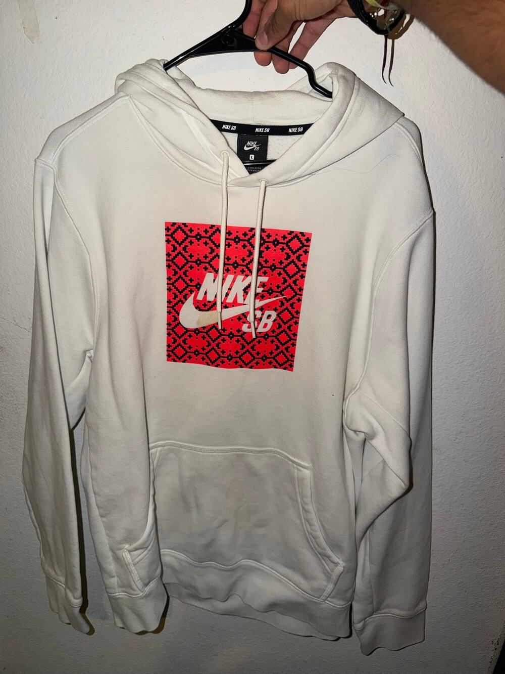 Nike SB Men’s Large White Red Geometric Box Logo Pullover Hoodie